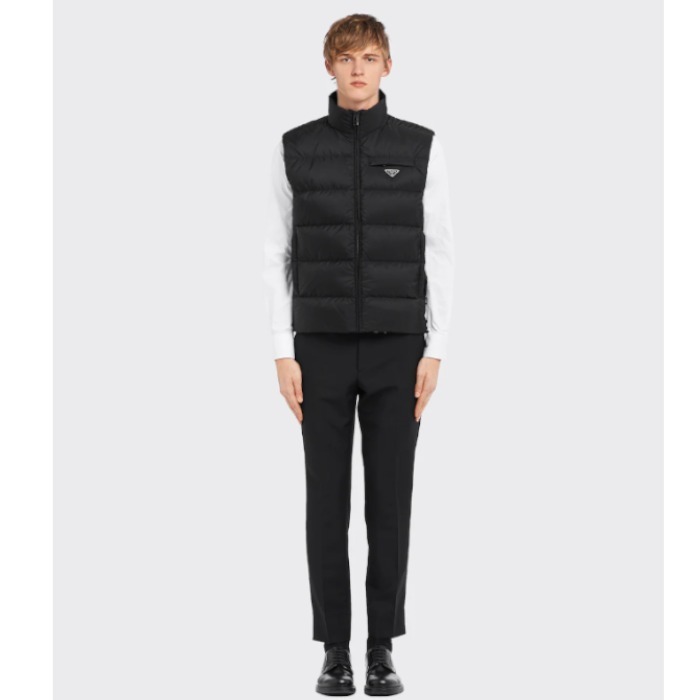【23AW】新作 パデッドRe Nylon ベスト◆プラダ◆全2色◆人気 口コミ・レビュー|【23AW】新作 パデッドRe Nylon ベスト