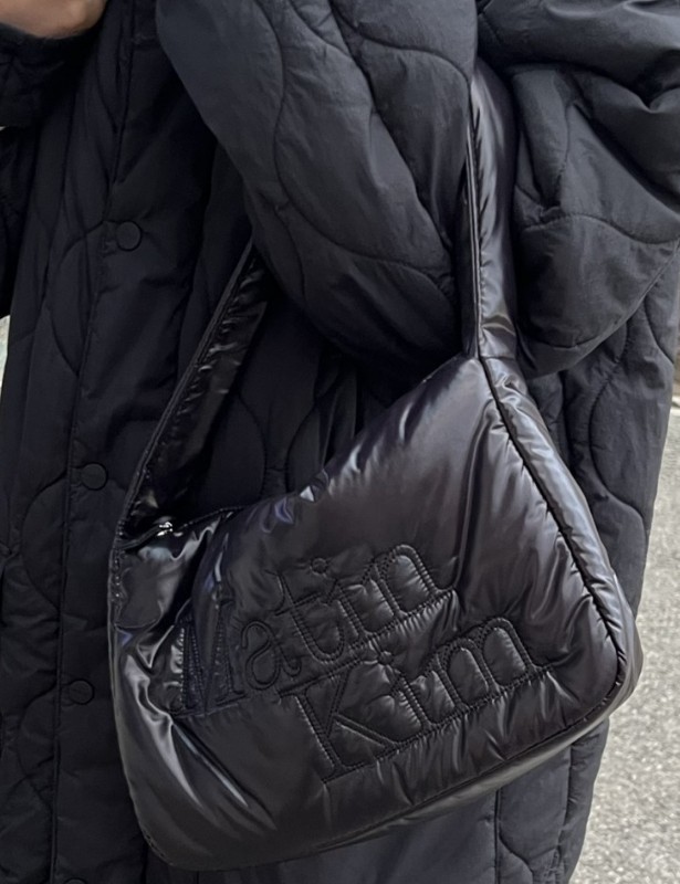 ハンドバッグ Matin Kim LOGO STITCH PADDING SQUARE BAG BUK632 Matin Kim LOGO STITCH PADDING SQUARE BAG BUK632 (Matin Kim
