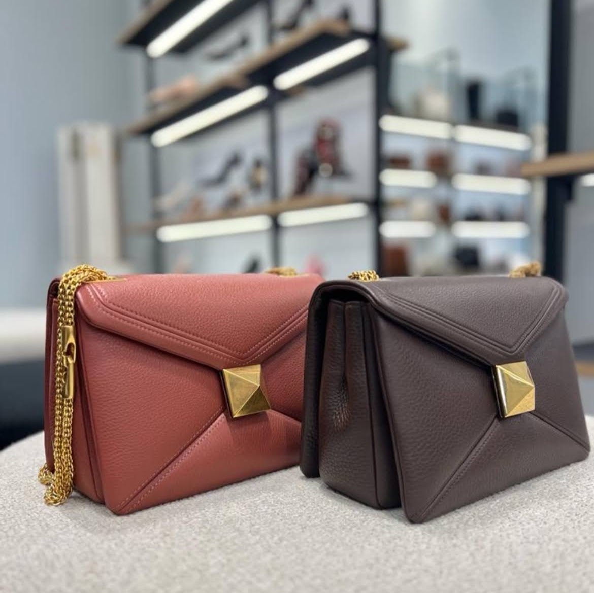 VALENTINO ★ ワンスタッズ チェーン ショルダーバッグ