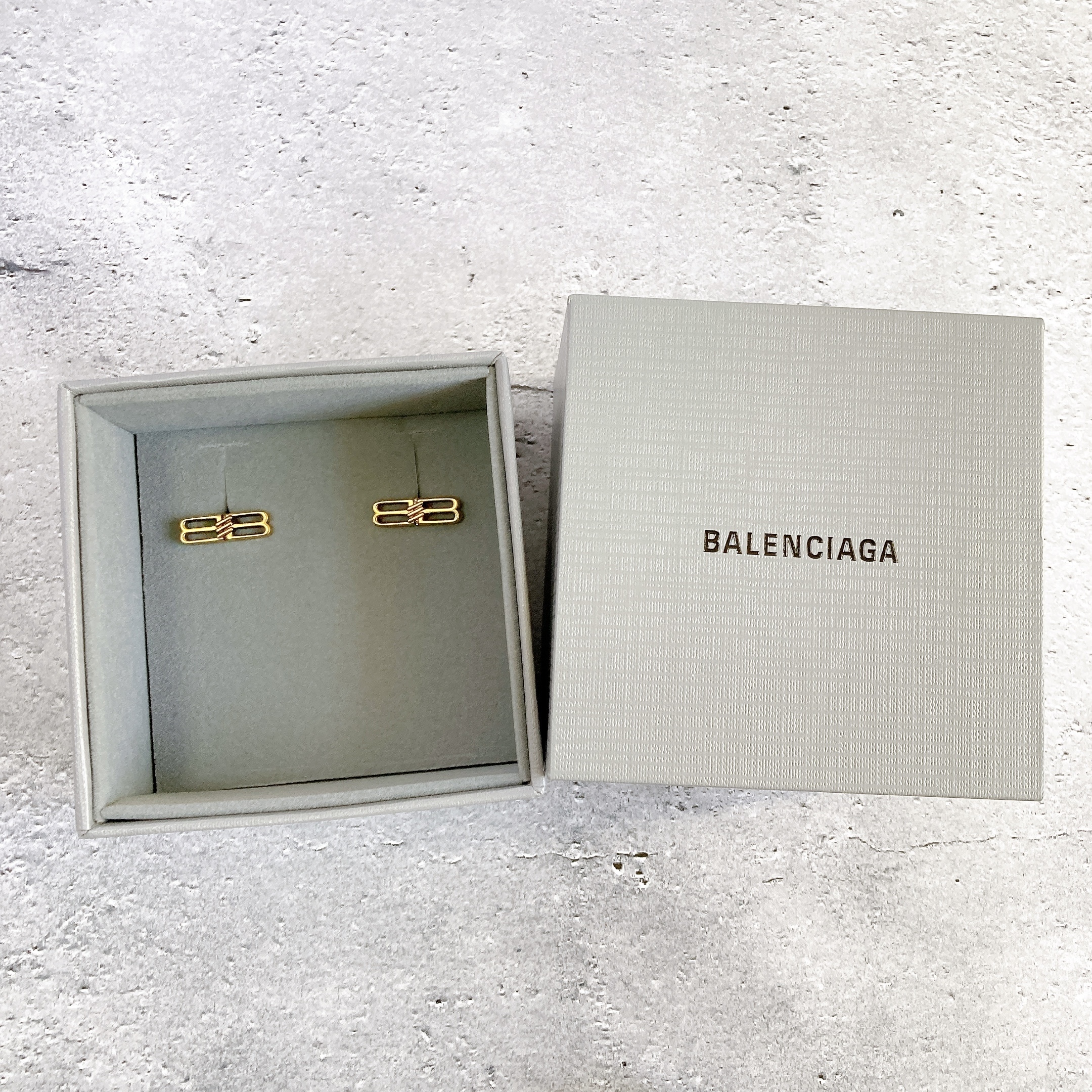 国内発送関税込み Balenciaga BB Icon ピアス 希少☆関税込☆ギフトにも【BALENCIAGA】BB ICON ピアス