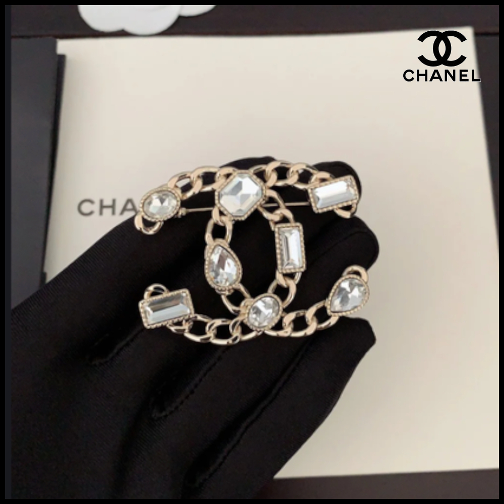 【気品溢れるビジュー】CHANEL シャネル ロゴ ブローチ
