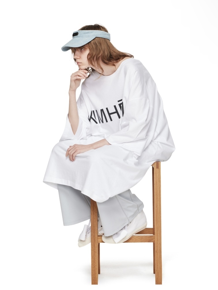 ◇送料・関税無料◇KIMHEKIM ロゴ入りビッグTシャツワンピース