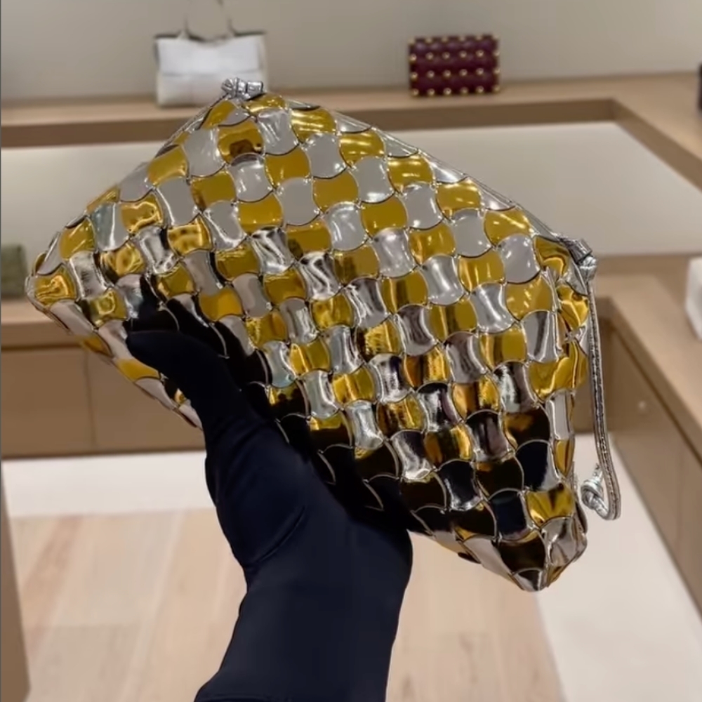 24SS【BOTTEGA VENETA】ミニポーチ バイカラー ラミネートレザー