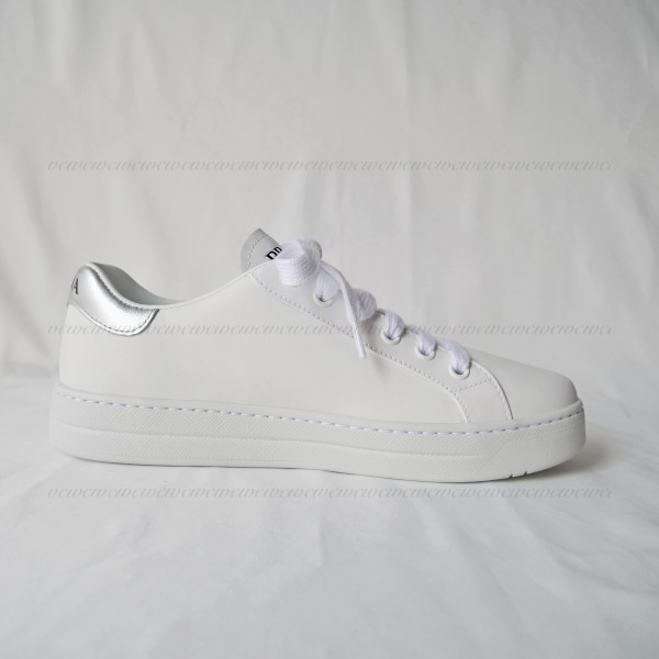【国内発】PRADA レザーローカットスニーカー 1E059M 国内発】PRADA レザーローカットスニーカー 1E059M (PRADA