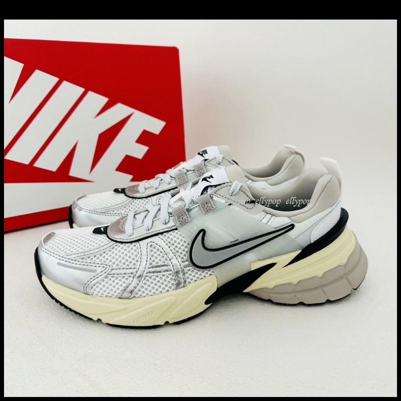 Nike V2K Run Summit White Silver ナイキ シルバー FD0736-100