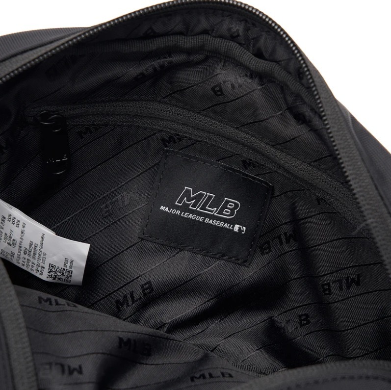★韓国の人気★【MLB】★Varsity nylon cross ba.g★ ☆送料・関税込☆MLB☆Varsity nylon cross bag☆ (MLB Korea
