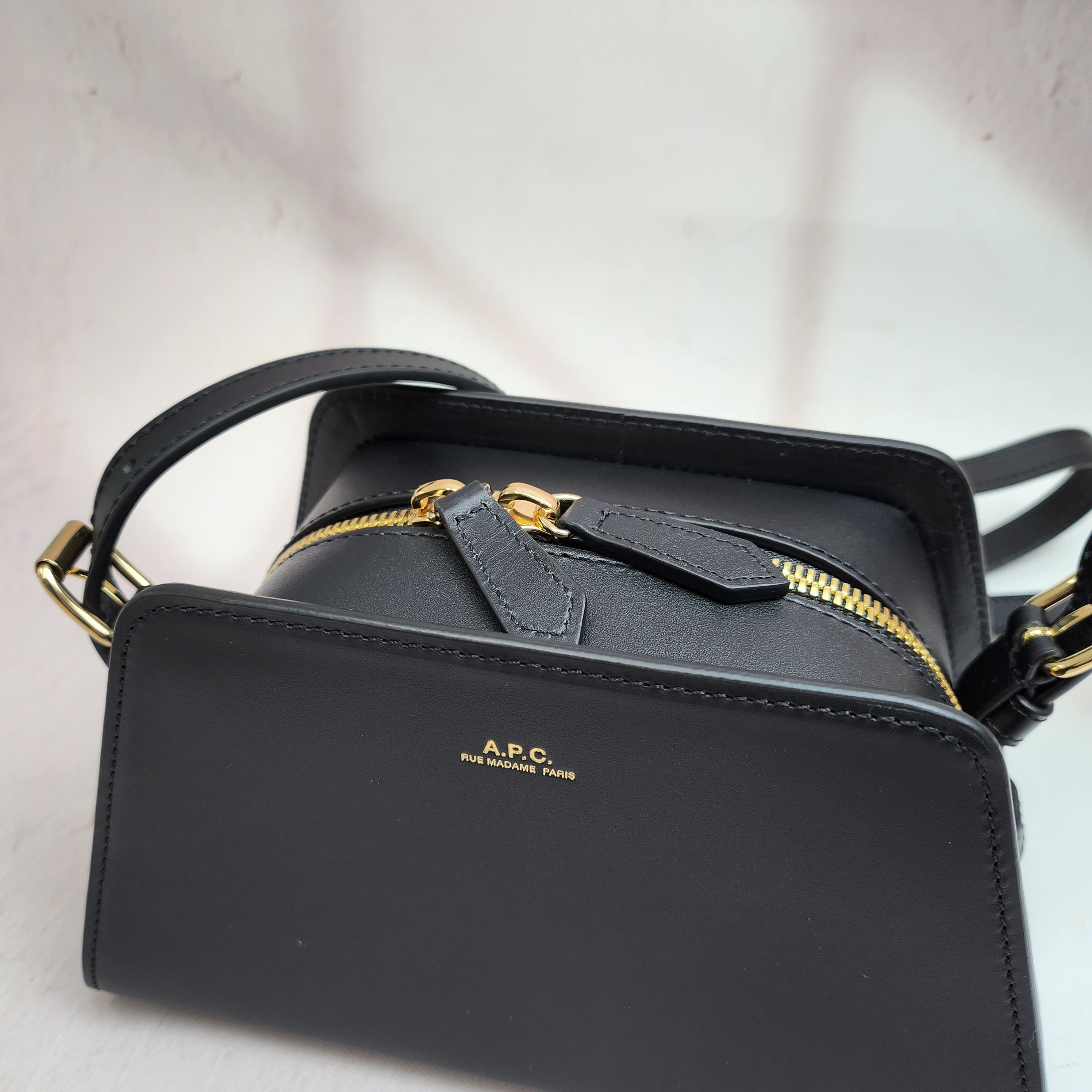 ☆人気☆【A.P.C.】☆TETRA ロゴ スモール ショルダーバッグ