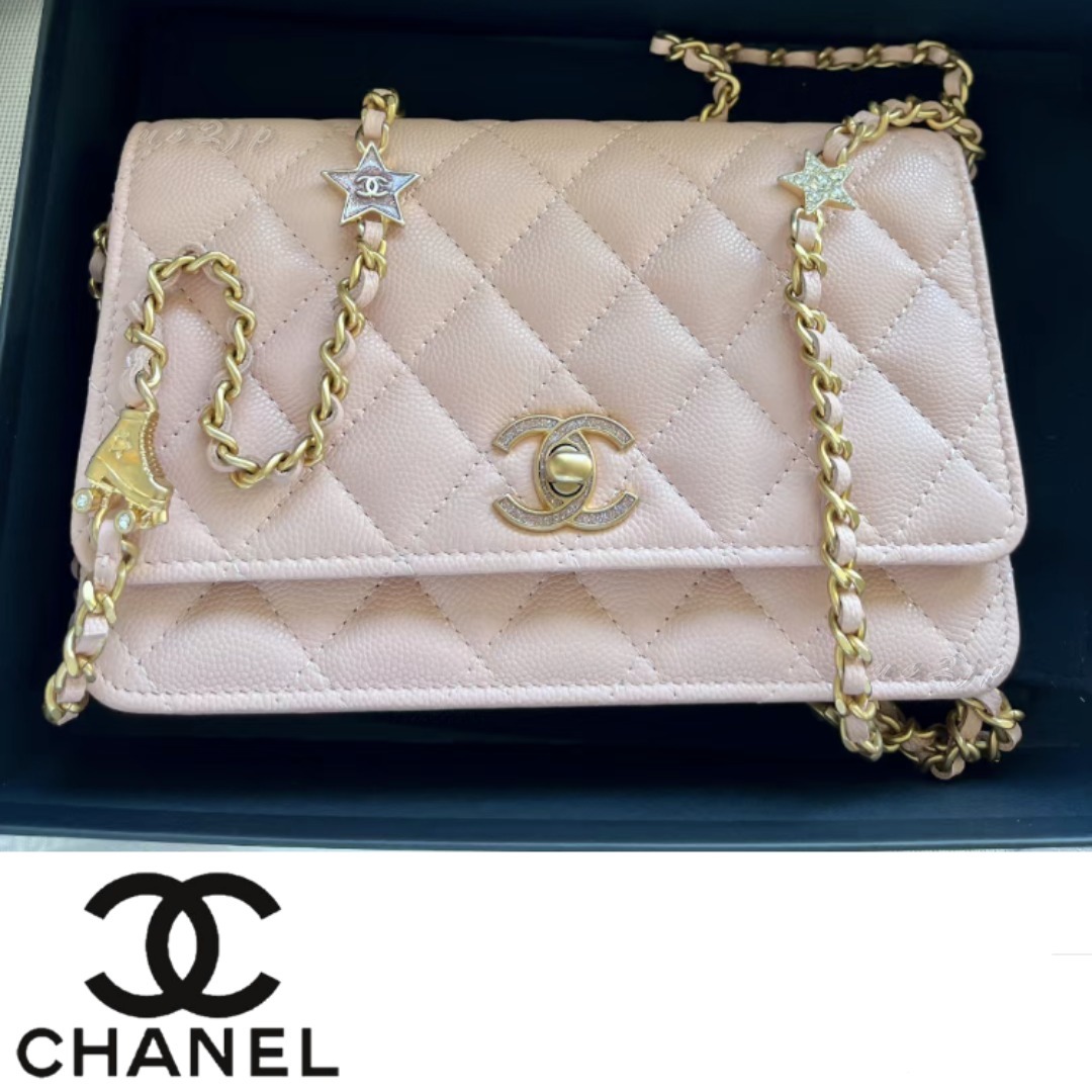 キレイ魅せできるデザイン☆【CHANEL】ポシェット チェーン チェーンがキュート☆彡》 CHANEL チェーンウォレット (CHANEL