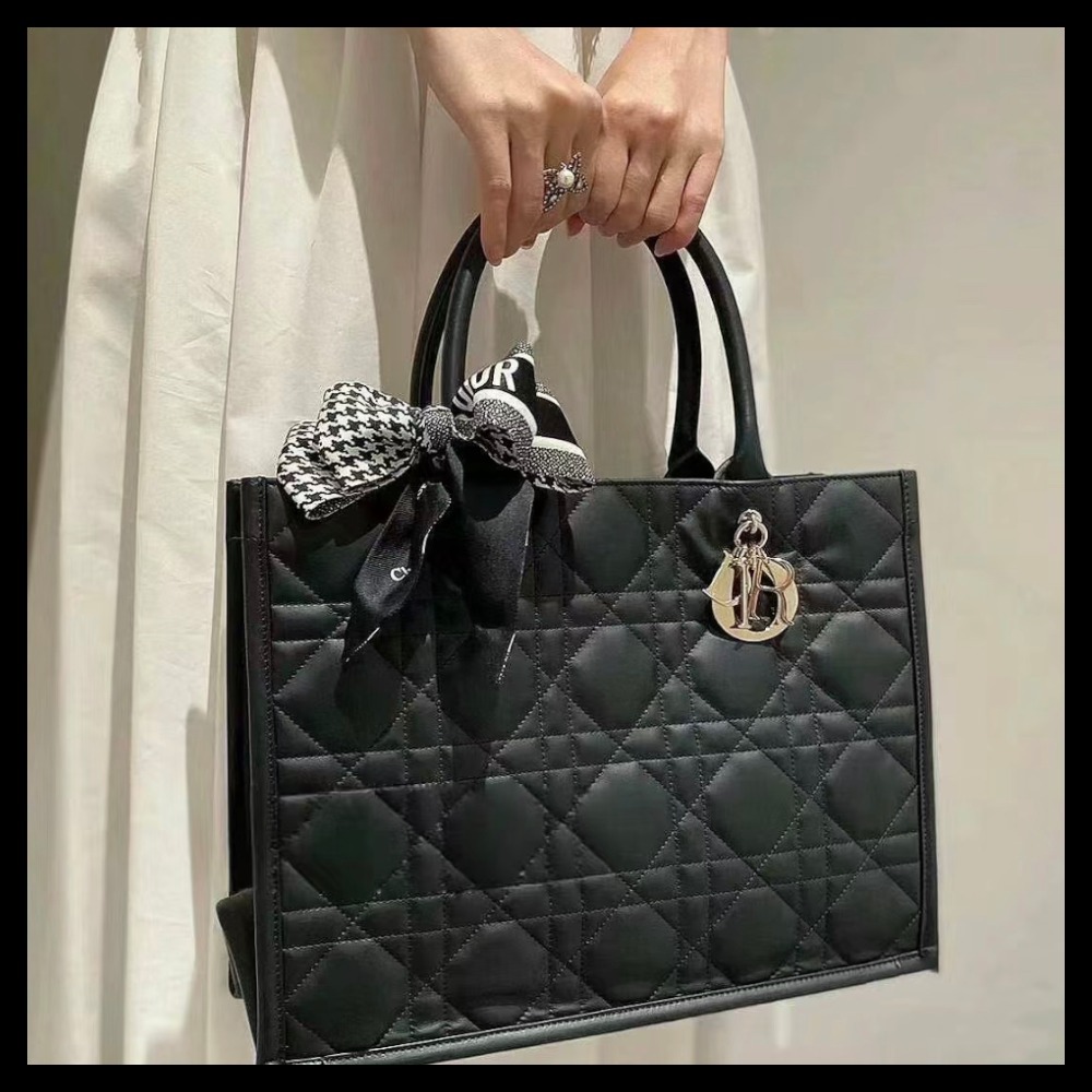 【大人気！】DIOR BOOK TOTE バッグ ミディアム