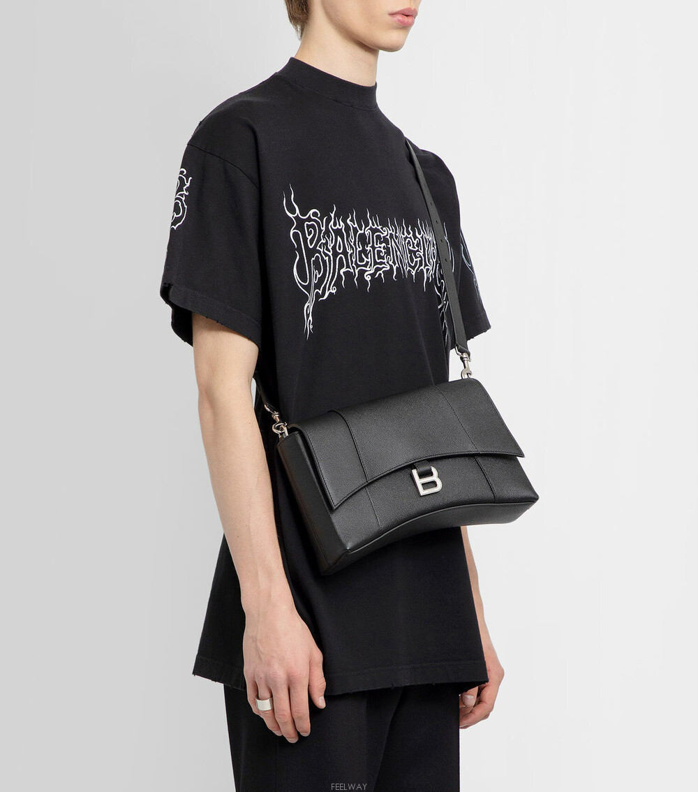 《BALENCIAGA》 739028 TPVN5 1070 グラフィックロゴTシャツ