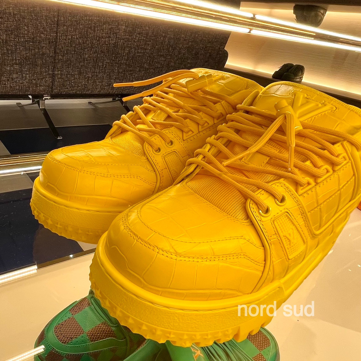 Louis Vuitton 大胆な色合いの【スニーカー】イエロー 春夏 新作