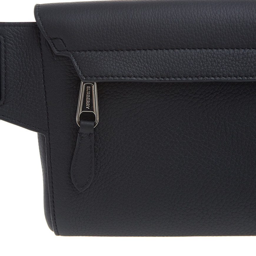 《BURBERRY》 8044499 グレーニーレザーベルトバッグ