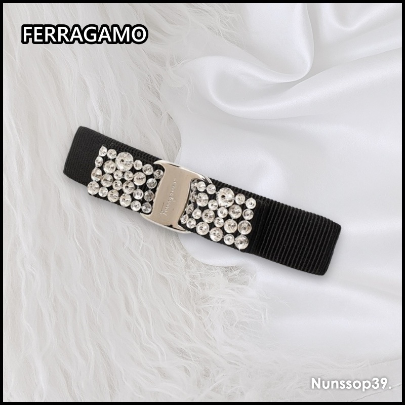 《FERRAGAMO》 34 7582 0713035 クリスタルヘアバレッタ