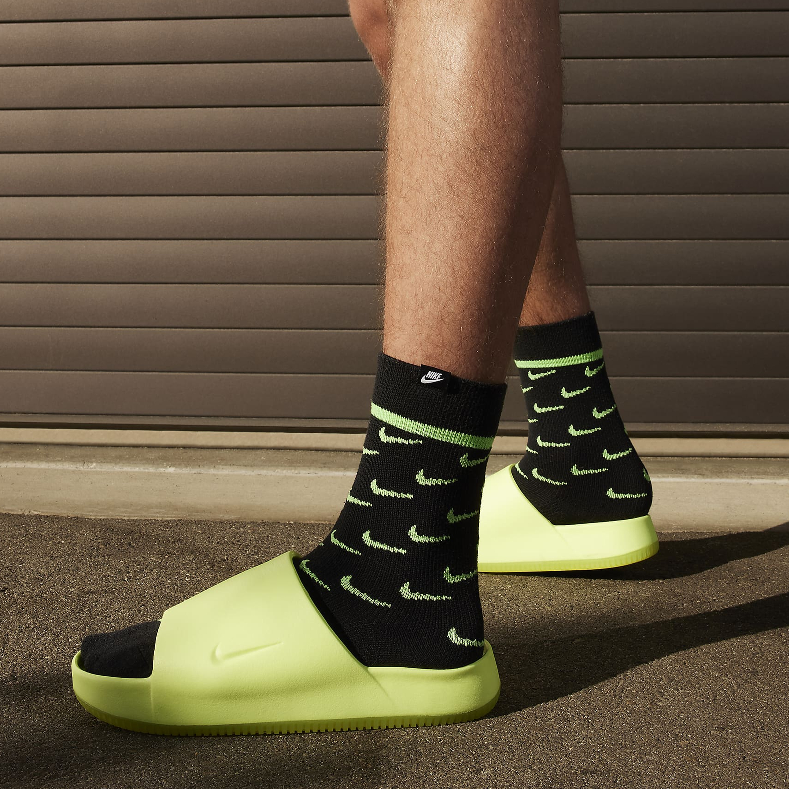 NIKE Calm 軽量＆快適スライドサンダル｜滑りにくいアウトソール NIKE Calm 軽量＆快適スライドサンダル｜滑りにくいアウトソール