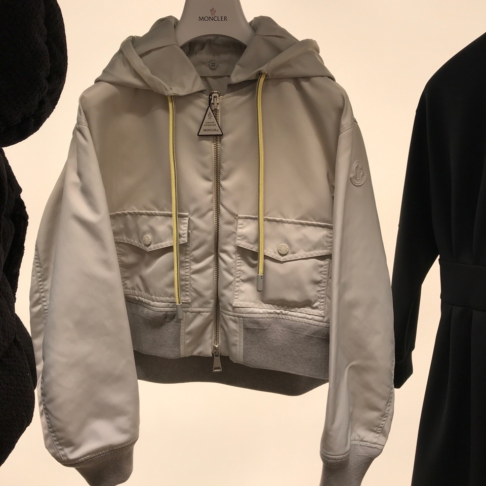 パリ直営店買付【MONCLER】Briseo 取り外し可フード付きブルゾン