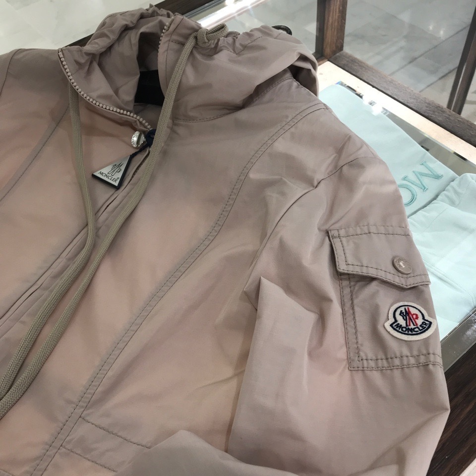 パリ直営店買付【MONCLER】Leandro フード付きパーカー パリ直営店買付【MONCLER】Leandro フード付きパーカー コート