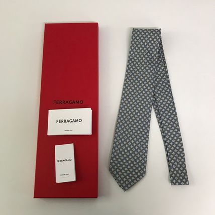 アメージングタイランド・グランドセール グレー（灰色）系 ネクタイ(メンズ FERRAGAMO(フェラガモ) 小物