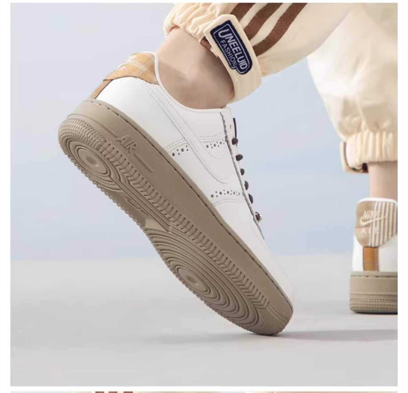 ★ナイキ★ WMNS AF1 AIR FORCE 1 ’07 FV3700 大人気 関送込 ☆ナイキ☆ WMNS AF1 AIR FORCE 1 '07 FV3700 大人気 関送込