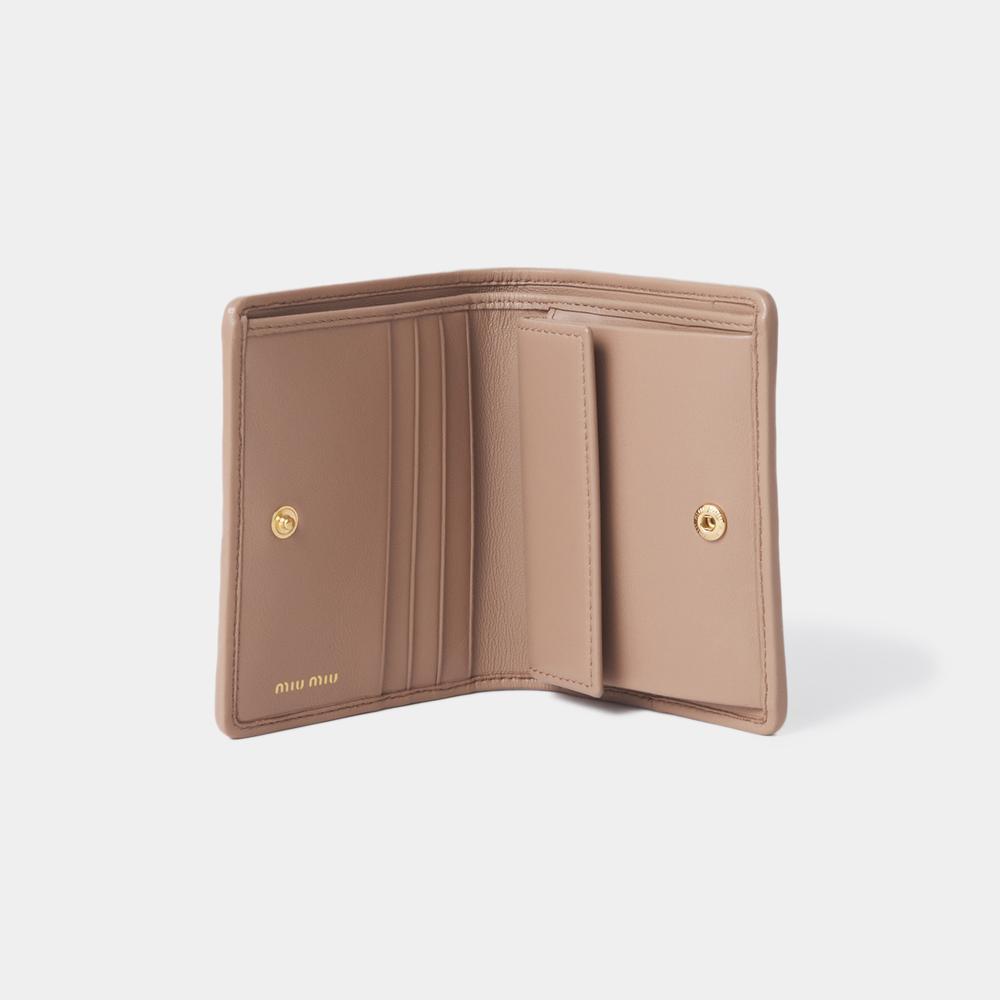 *Miu Miu*マテラッセレザー 折り財布 関税・送料込み 関税負担なし☆MiuMiu ミュウミュウ マテラッセレザー 折り財布