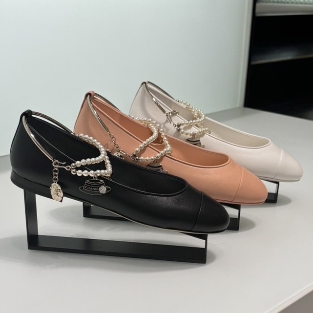 【24C☆足元のチャームが可愛い】CHANEL 《バレリーナ》シューズ