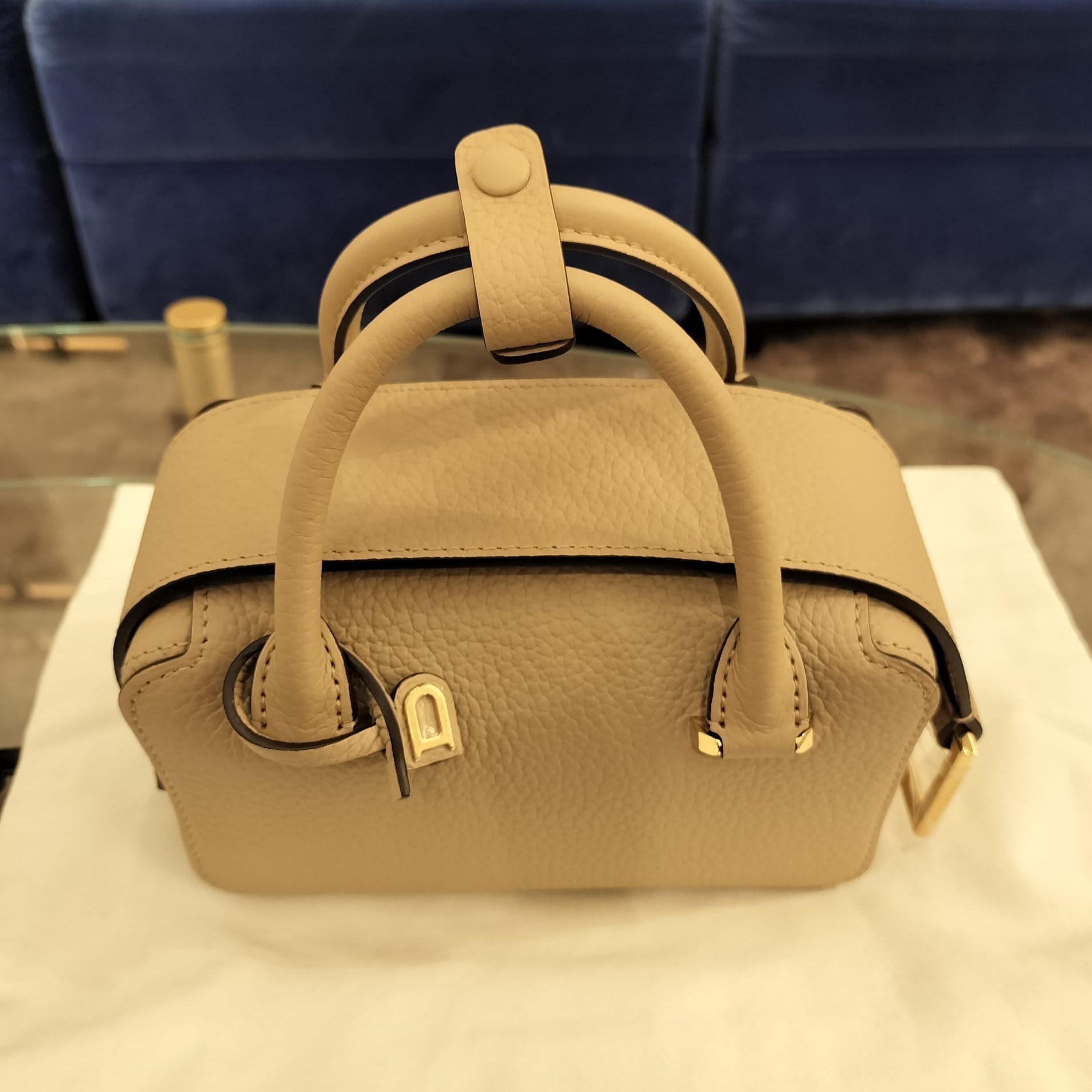 在庫確保済！DELVAUX《Cool Box Nano》新色 Sirocco DHL 直営店