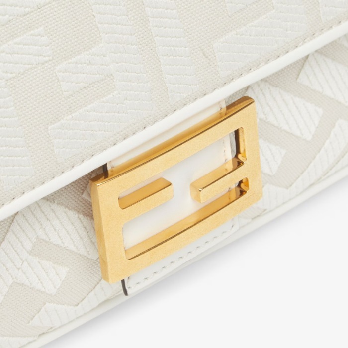 VIP価格☆FENDI バゲット FFキャンバス バッグ☆NewArrival