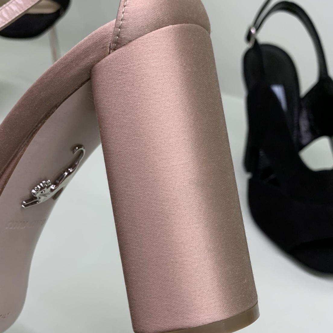 ミュウミュウ(miumiu) 猫の刻印入り5XP814BOX ヒールサイズ35.5 ミュウミュウ(miumiu) 猫の刻印入り5XP814BOX ヒールサイズ35.5