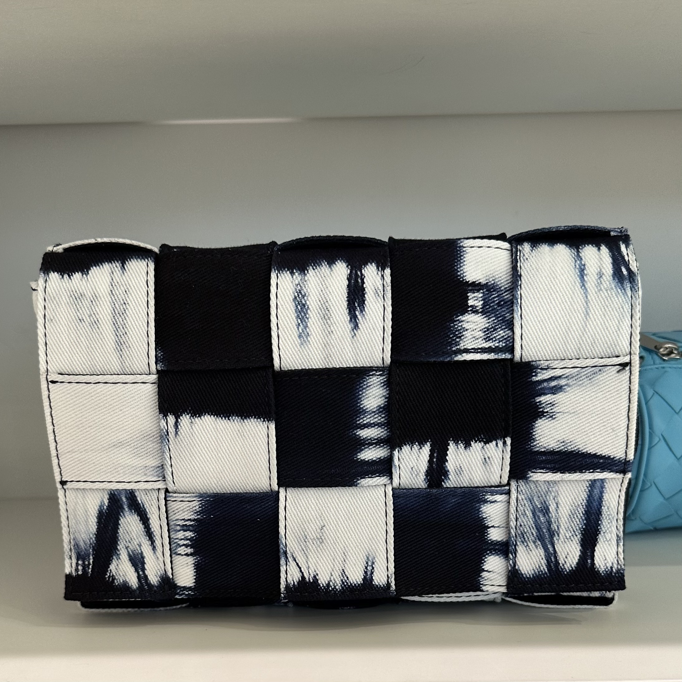 BOTTEGA VENETA【新作】カセット ミディアム クロスボディバッグ