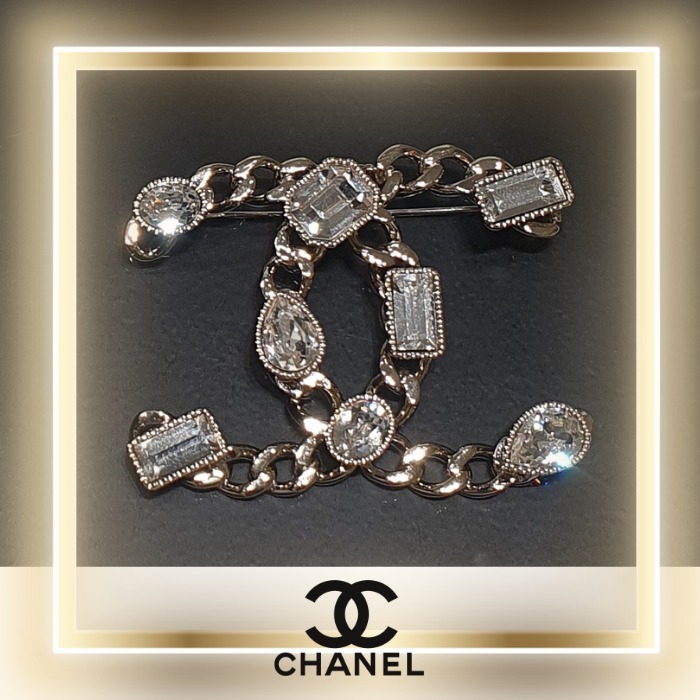 24C【CHANEL】大人っぽい輝きが素敵 ビジュー CCロゴ ブローチ