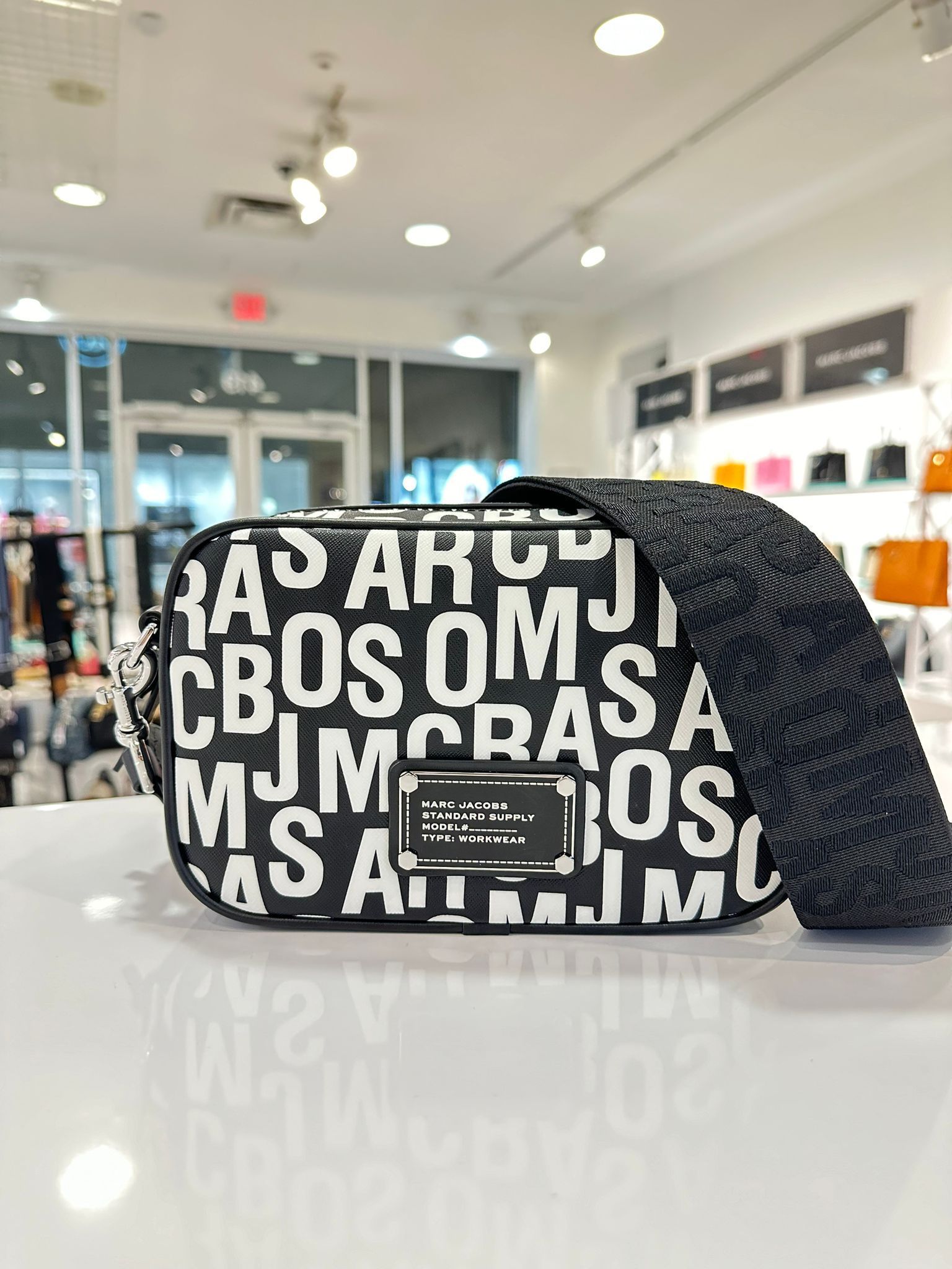 送料無料◆2025新品  Marc Jacobs ロゴプリント クロスボディー ユニセックス (MARC バッグ