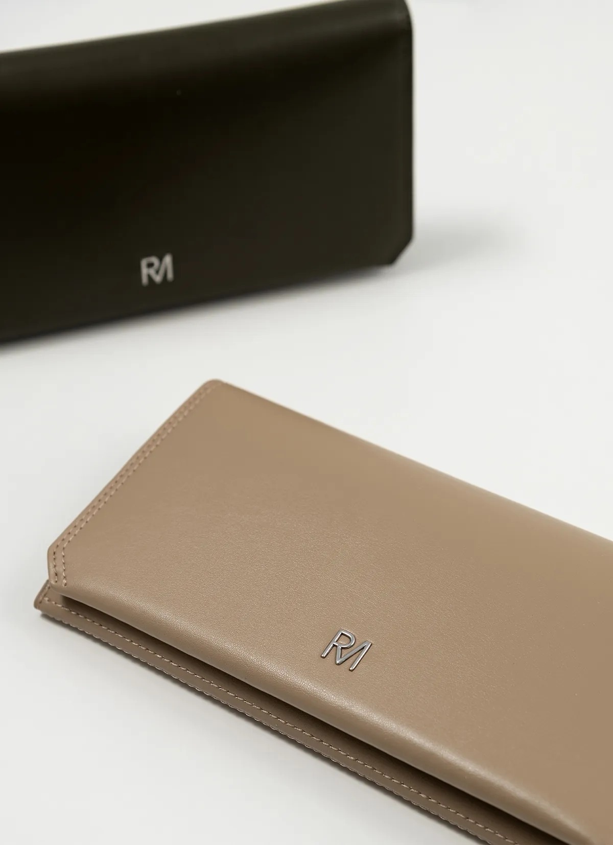 台湾 ROBINMAY レザー ロングクリップ 長財布 J087