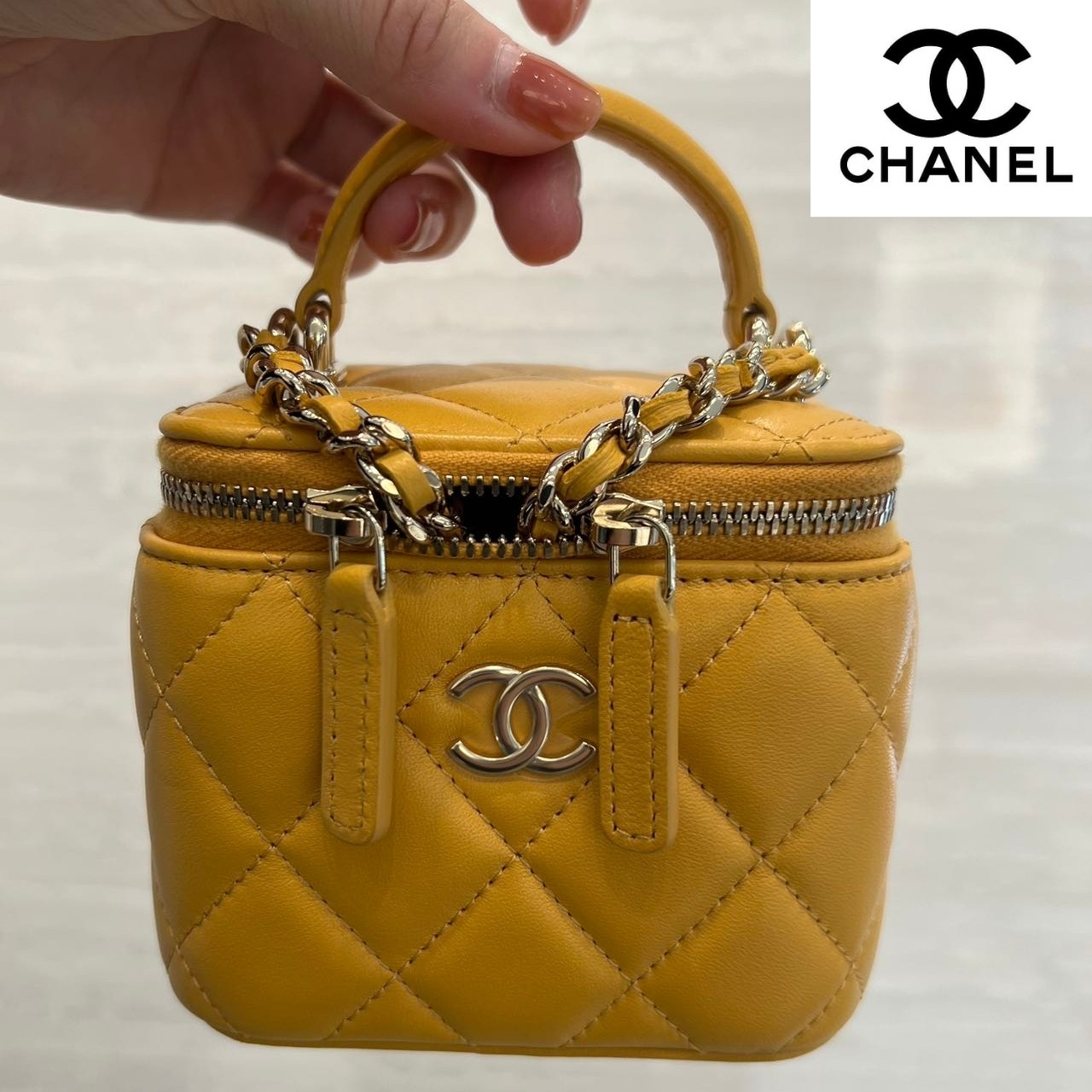 【CHANEL】コーディネートの差し色に★シャネルバニティバッグ