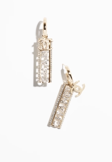 耳元でロゴが可愛い♪2色【CHANEL】24Cクルーズ ドロップ ピアス 煌びやかな耳元♪【CHANEL】24C クルーズ CCロゴ ドロップピアス