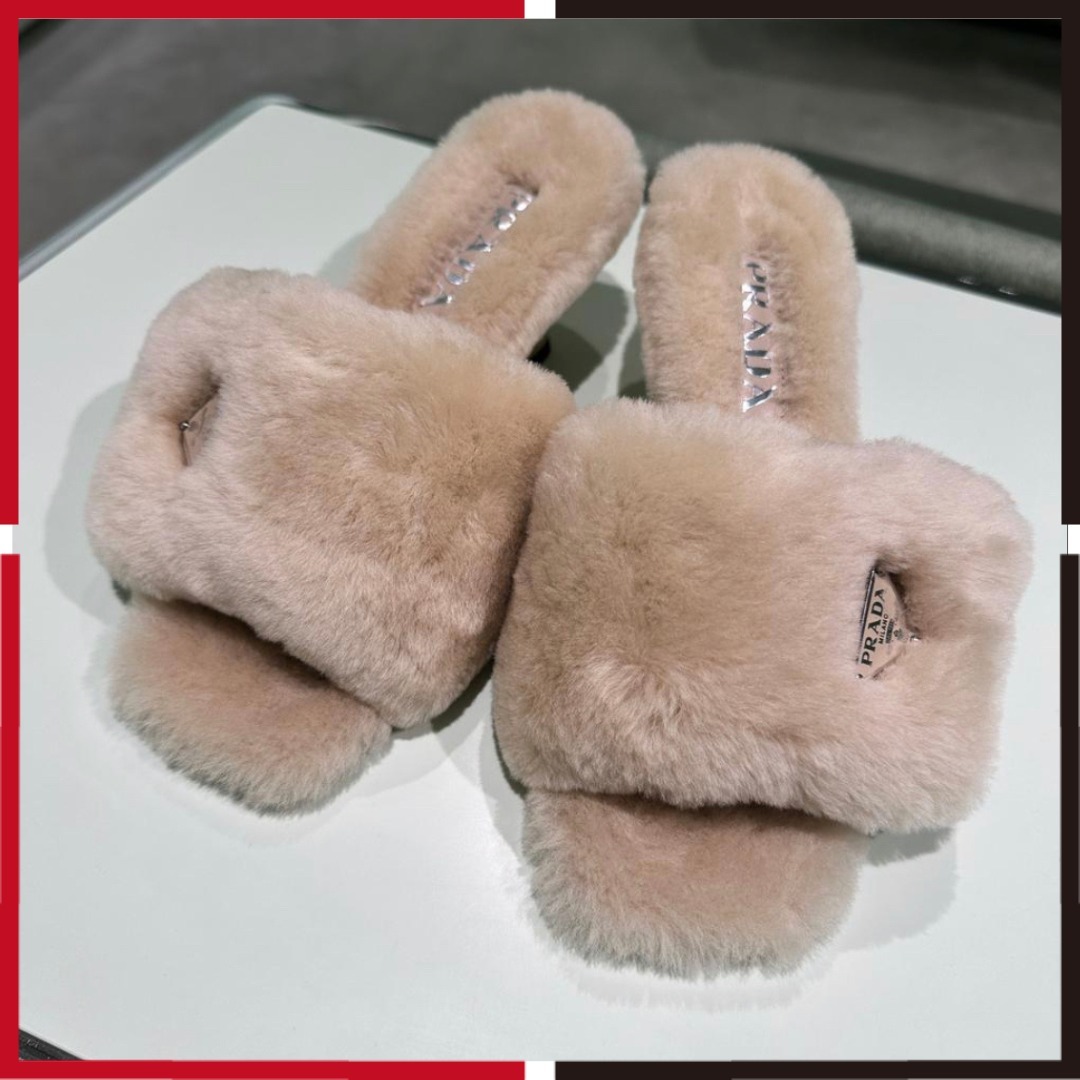 PRADA 秋冬サンダル ロゴ レザー もこもこ ベージュ Shearling