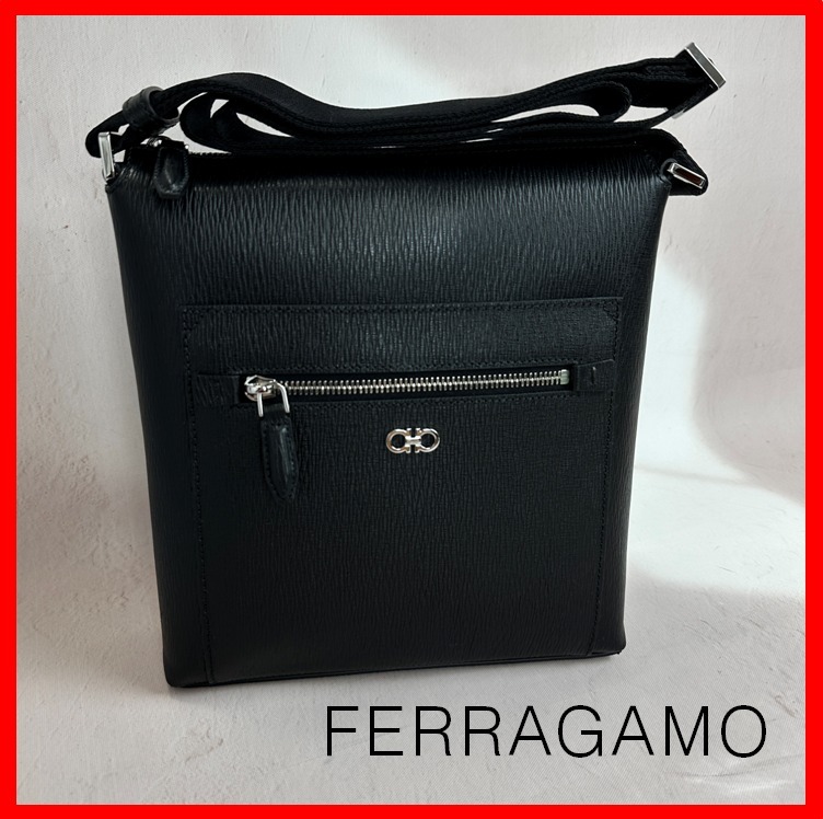 ★【FERRAGAMO】★ガンチニ ロゴ ショルダーバッグ メンズ★
