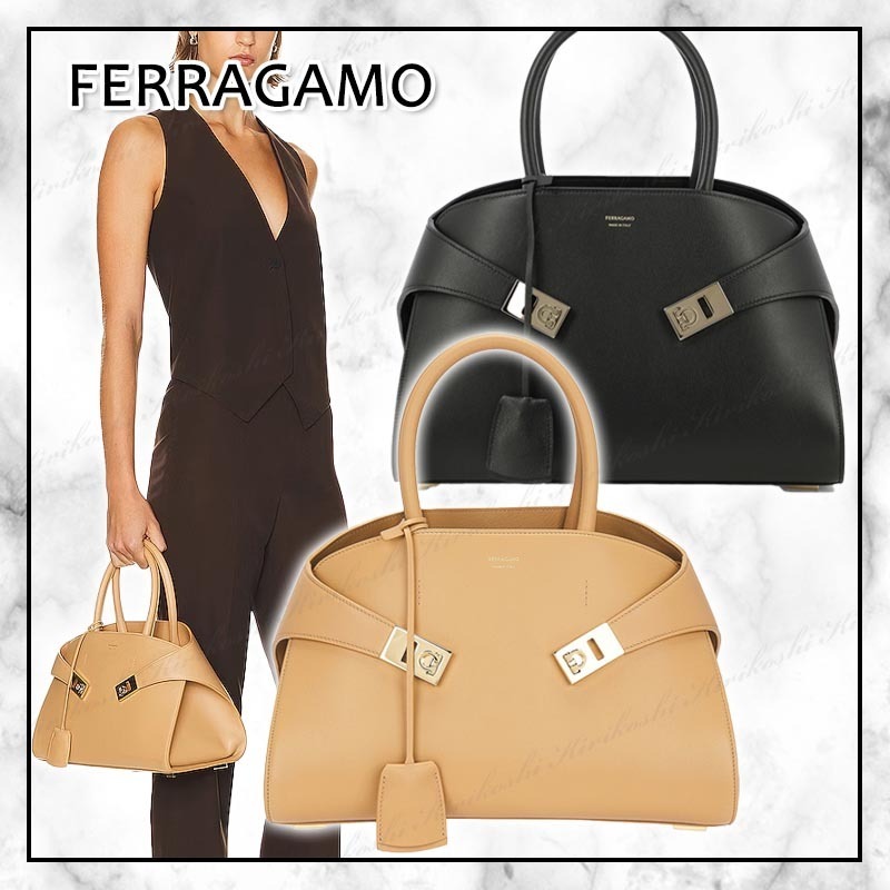 ◆FERRAGAMO 23AW◆ HUG スムースレザー ハンドバッグ ◆