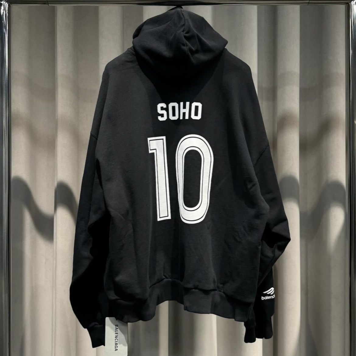 【BALENCIAGA】パッチロゴ パーカー/フーディ★ユニセックス SOCCER ZIPUP HOODIE ミディアムフィット (BALENCIAGA/パーカー