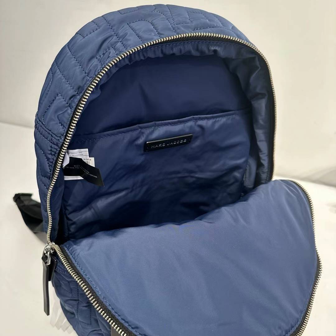 MARC JACOBS スティッチロゴ ナイロンリュック (L) ユニセックス
