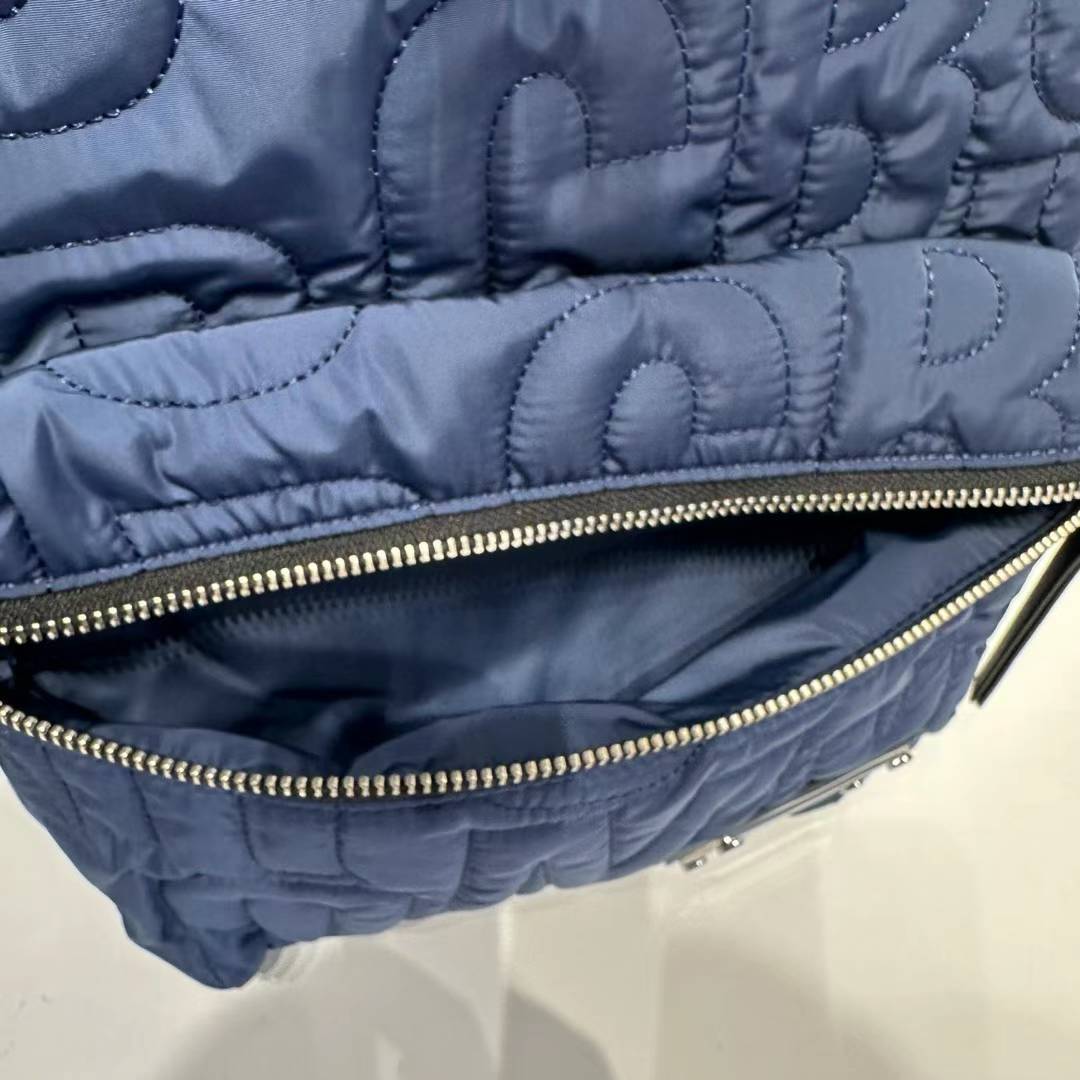 MARC JACOBS スティッチロゴ ナイロンリュック (L) ユニセックス