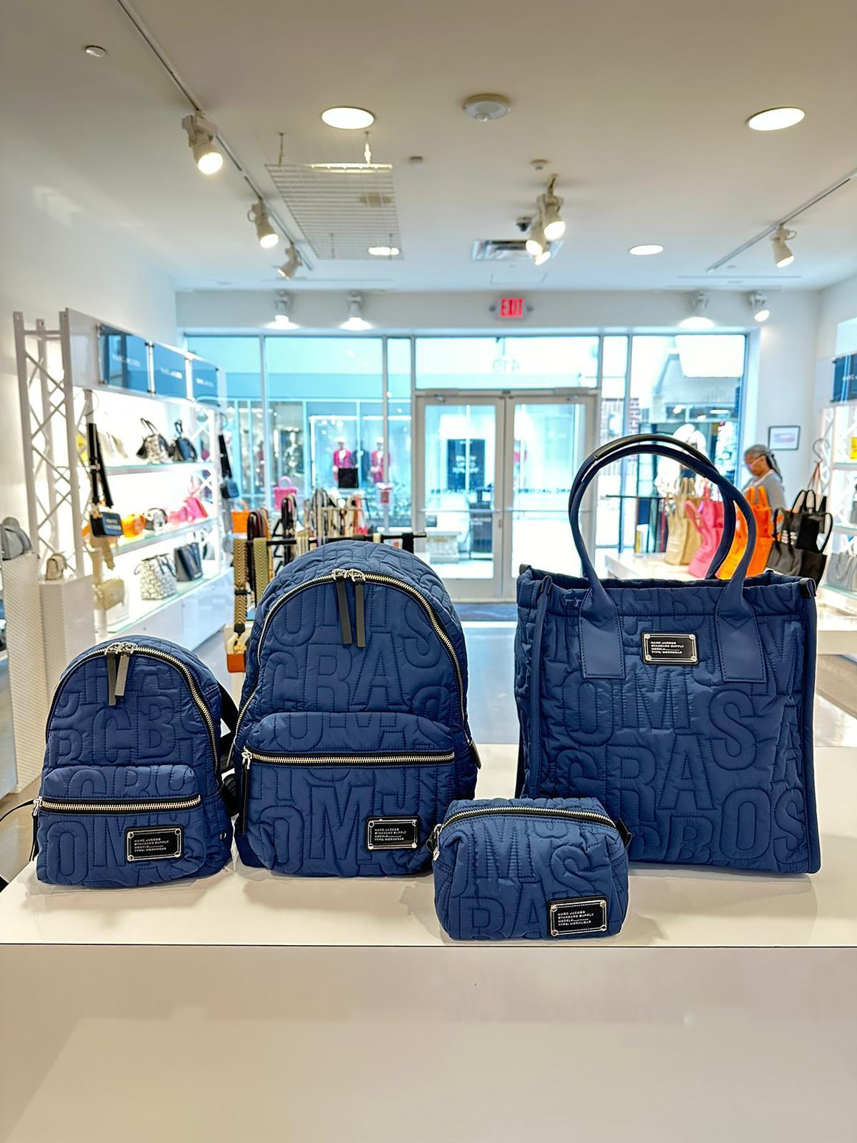 MARC JACOBS スティッチロゴ ナイロンリュック (S) ユニセックス MARC JACOBS スティッチロゴ ナイロンリュック (S) ユニセックス