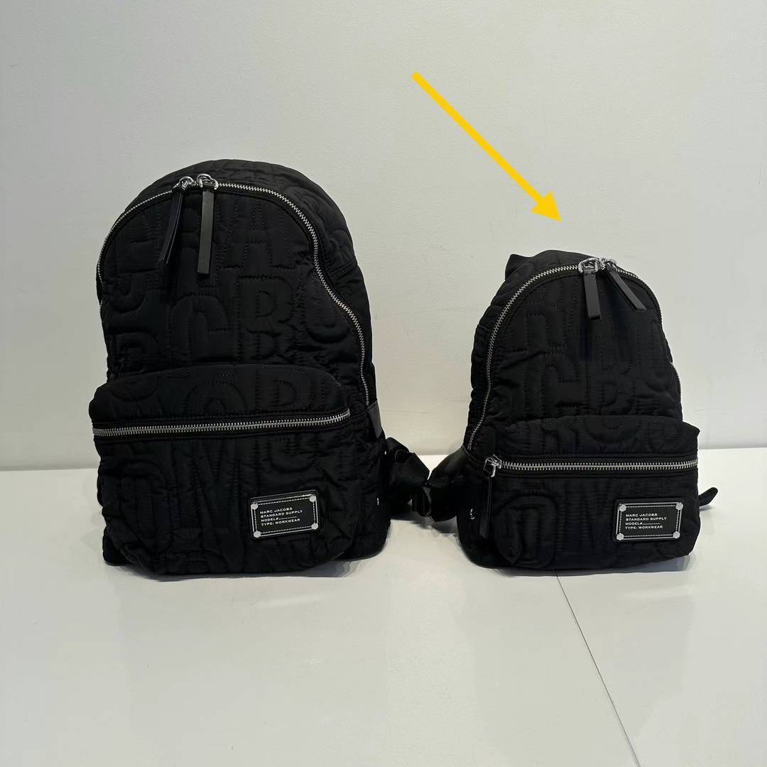 MARC JACOBS スティッチロゴ ナイロンリュック (S) ユニセックス MARC JACOBS スティッチロゴ ナイロンリュック (S) ユニセックス
