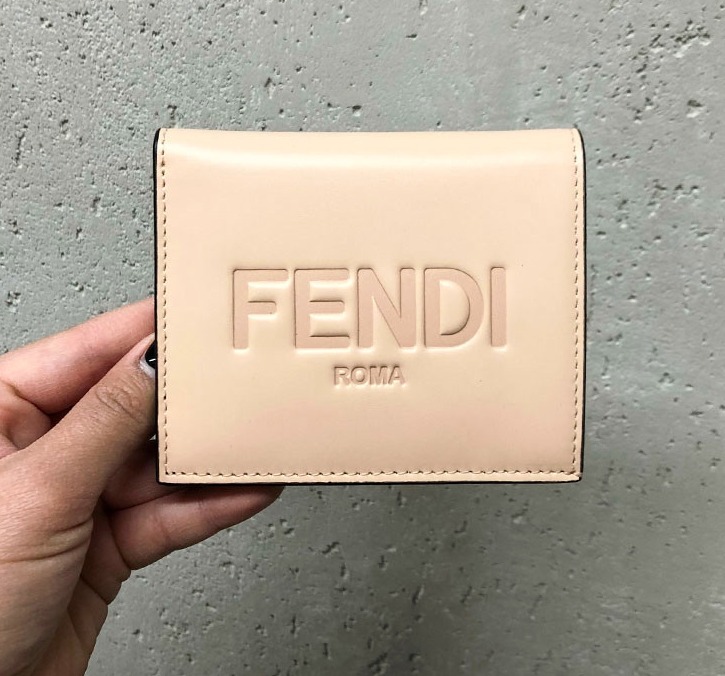 ☆関税込☆FENDI★ローマコンパクトミディアム財布★ ☆関税込☆FENDI☆ローマコンパクトミディアム財布☆ (FENDI