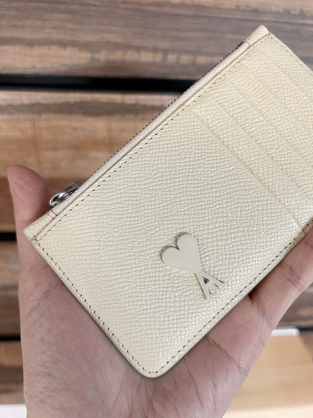 AMI PARIS｜グレインレザー ジップカードホルダー USL100.AL0036 AMI PARIS｜グレインレザー ジップカードホルダー USL100.AL0036