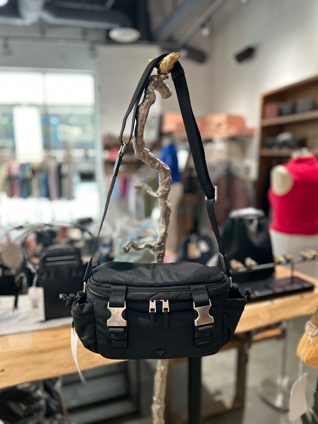 AMI PARIS｜ナイロン メッセンジャーバッグ ULL183.AW0021 AMI PARIS｜ナイロン メッセンジャーバッグ ULL183.AW0021 (AMI