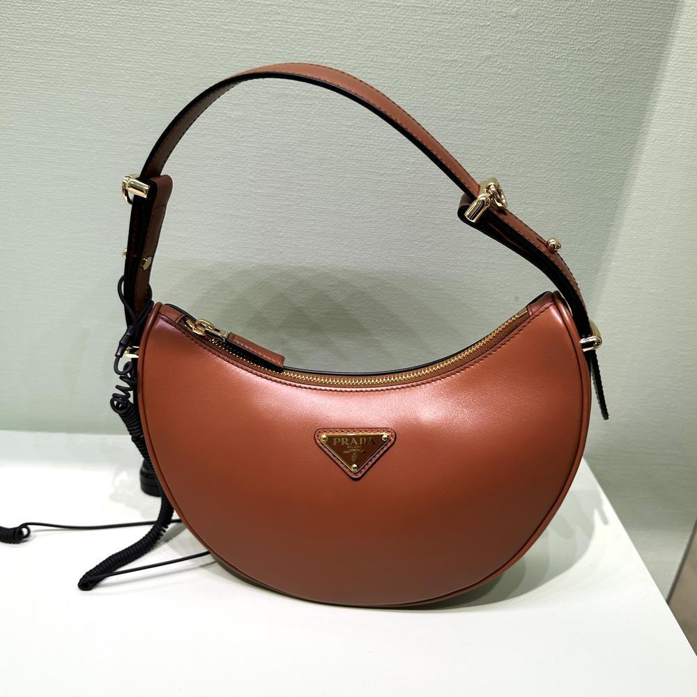 最安値挑戦中★PRADA★アーケ ショルダーバッグ★BROWN