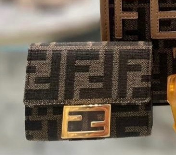 【FENDI】マイクロ三つ折り財布