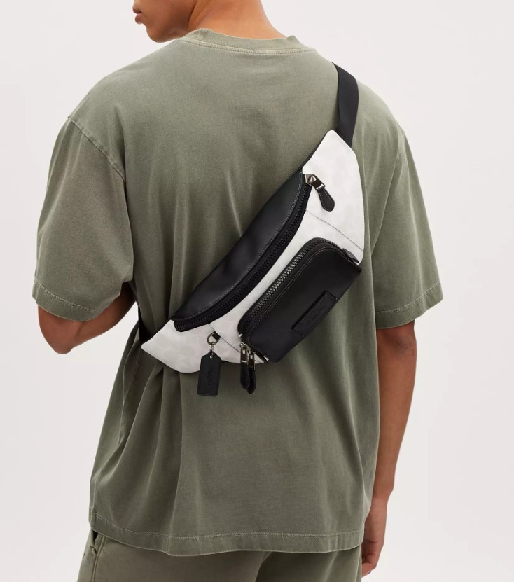 ショルダーバッグ COACH Track Belt Bag In Colorblock Signature Canvas CP014