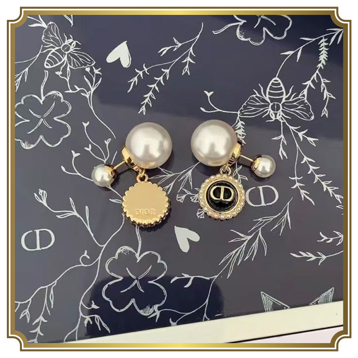 パールでエレガント】Dior Tribales ピアス (Dior/ピアス