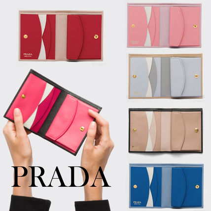 【PRADA】美品 折りたたみ式 allレザー財布 超人気カラー！！！ BAILA PRADA(プラダ) 折りたたみ財布(レディース) - 海外通販のBUYMA