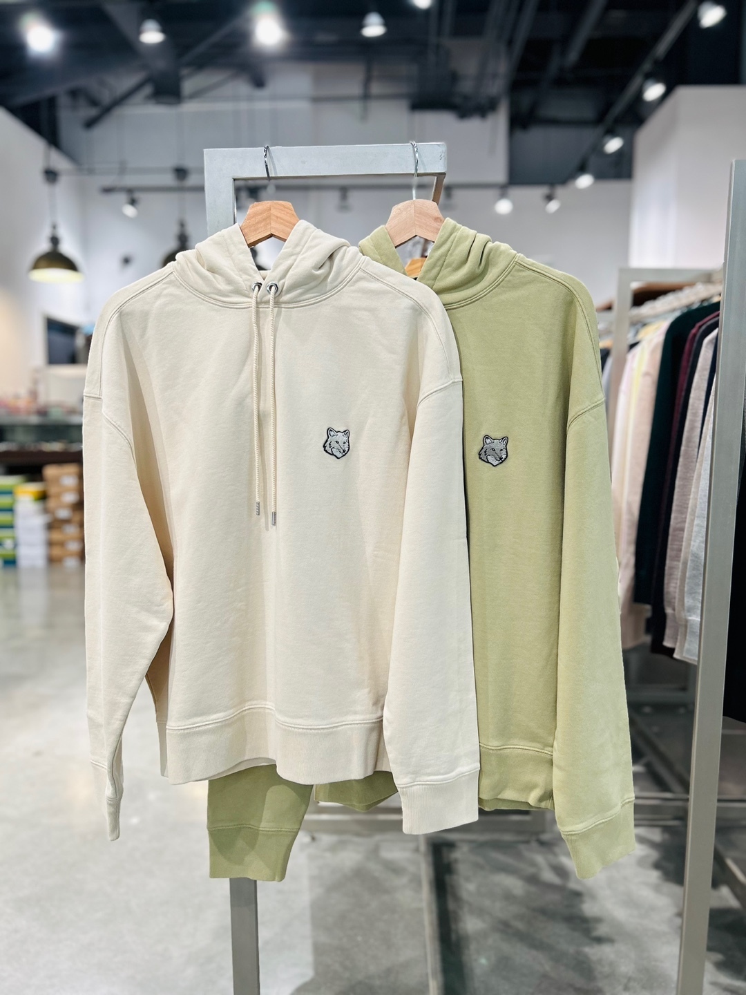 MAISON KITSUNE｜BOLD FOX OVERSIZE フーディ LM00705KM0001